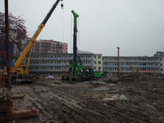 Machine de pilonnage à 3,9 MPa, pression pilote 94,3 tonnes, capacité et couple maximal de 150 KN.m pour le fond de forage