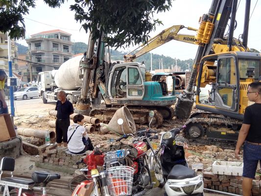 Machine de forage à charpente lourde de 50 000 kg dotée d'un système hydraulique de 32 MPa et d'une force de traction maximale de 100 kN pour les applications de forage