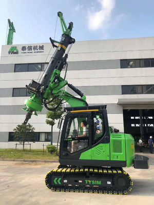 Utilisation de la machine de battage de pieux avec un poids de machine de 20 tonnes, un système hydraulique en boucle fermée et une longueur maximale de pieu jusqu'à 30 mètres