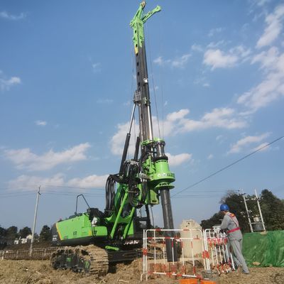 Machine de forage à tête basse avec 5,6 m de dégagement 125 kN.m de couple et moteur EU Stage V pour le forage des fondations urbaines