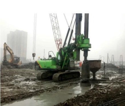 Piling rig hydraulique de Jiangsu avec une largeur de fonctionnement de 4300 mm, une profondeur maximale de pile de 20 mm et un joystick hydraulique pour l'installation des fondations